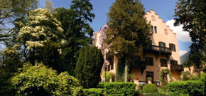 Отель Schloss-Castel Pienzenau - Guestrooms & Apartments - B&B-Hotel & Restaurant  Мерано
